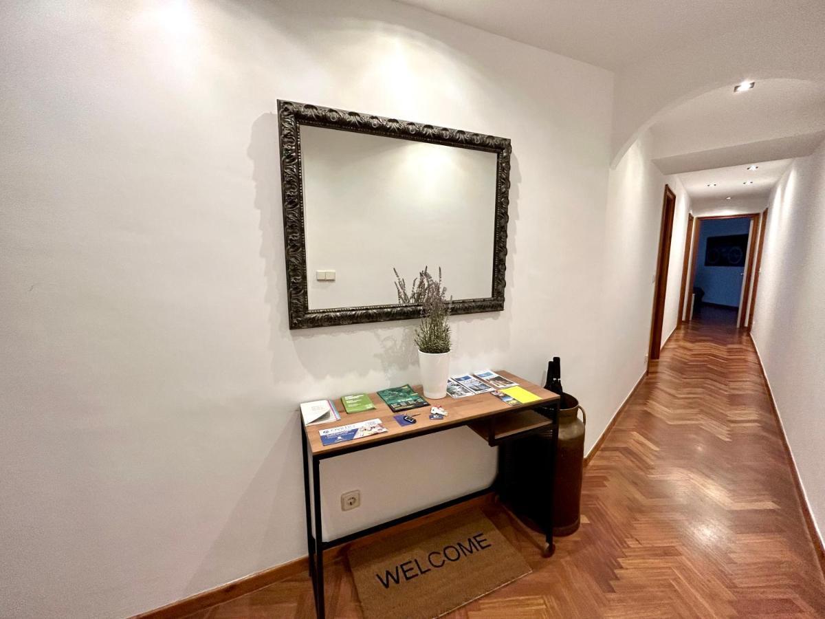 Piso En El Centro Hasta 8 Pax Con Garaje, Gimnasio, Ludoteca Y Salas De Reuniones Apartamento