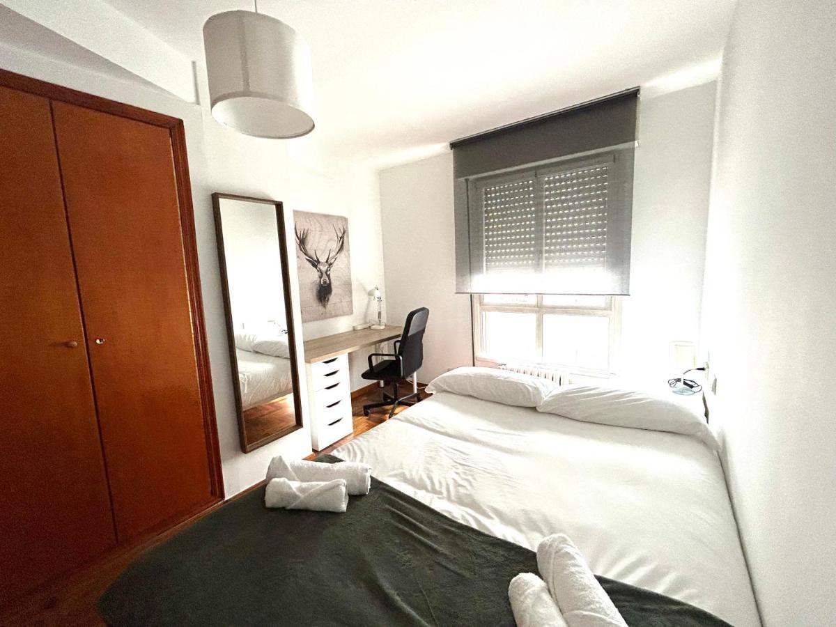 Apartamento Piso En El Centro Hasta 8 Pax Con Garaje, Gimnasio, Ludoteca Y Salas De Reuniones *