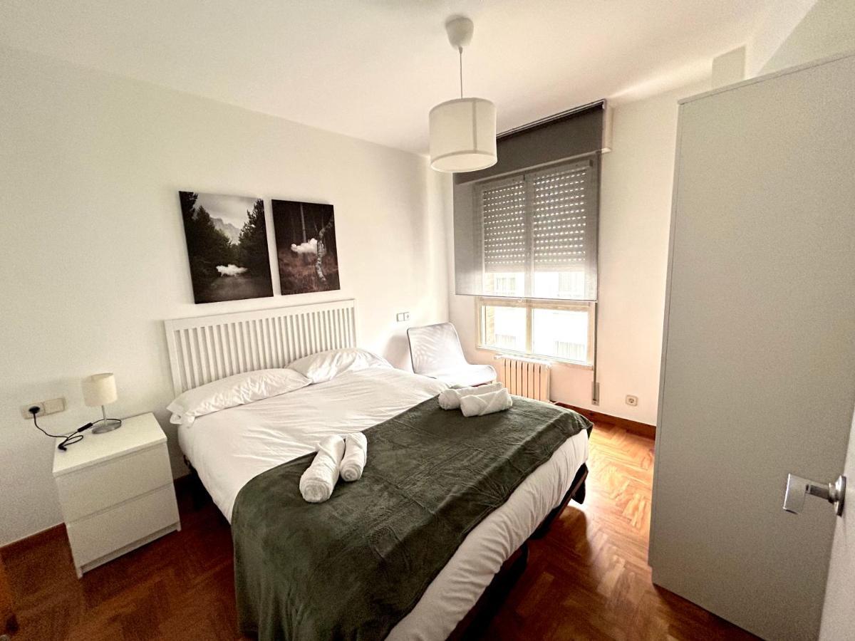 Apartamento Piso En El Centro Hasta 8 Pax Con Garaje, Gimnasio, Ludoteca Y Salas De Reuniones *