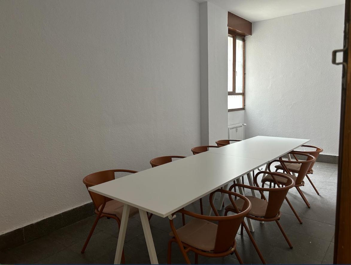 Piso En El Centro Hasta 8 Pax Con Garaje, Gimnasio, Ludoteca Y Salas De Reuniones Oviedo