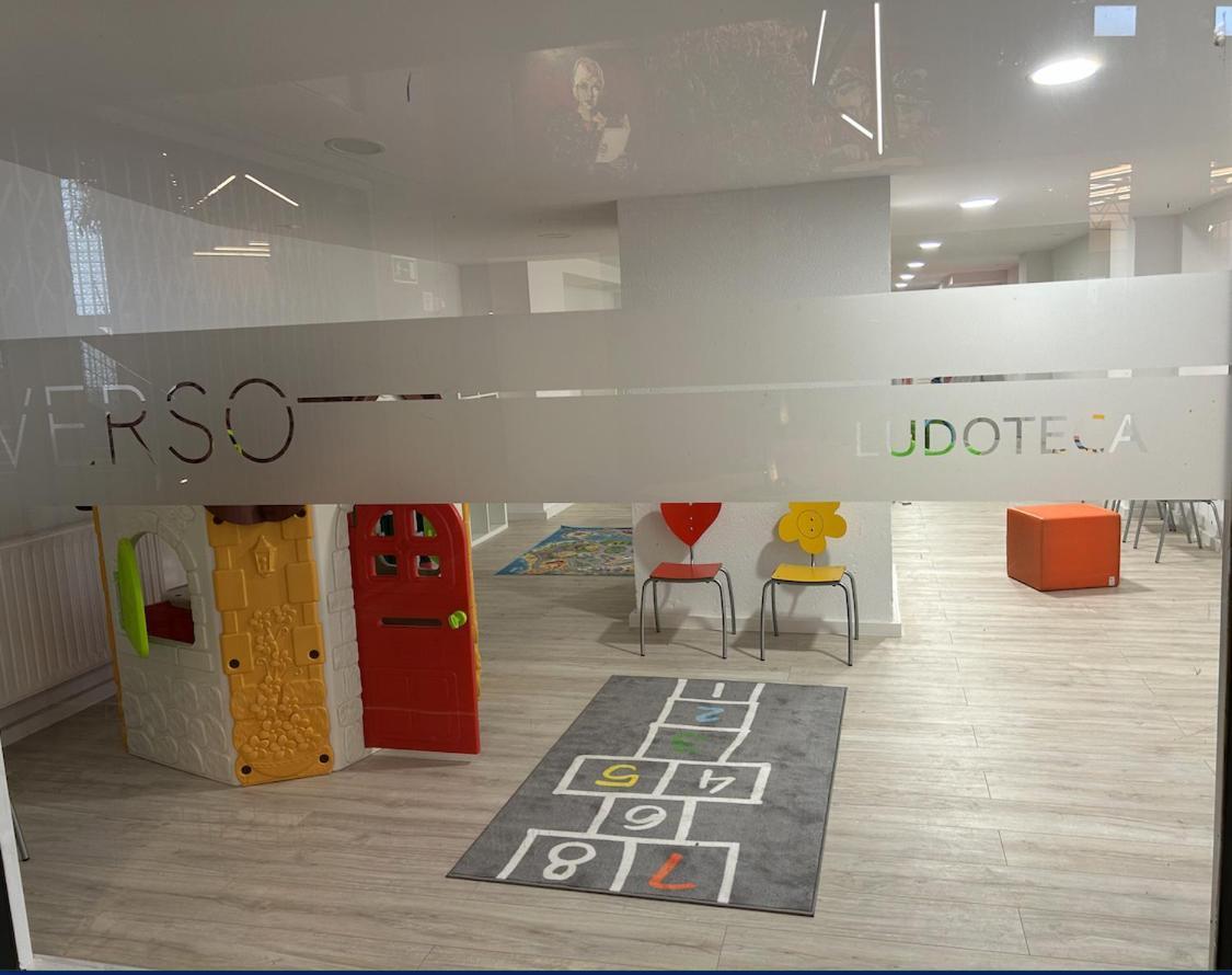Apartamento Piso En El Centro Hasta 8 Pax Con Garaje, Gimnasio, Ludoteca Y Salas De Reuniones Oviedo