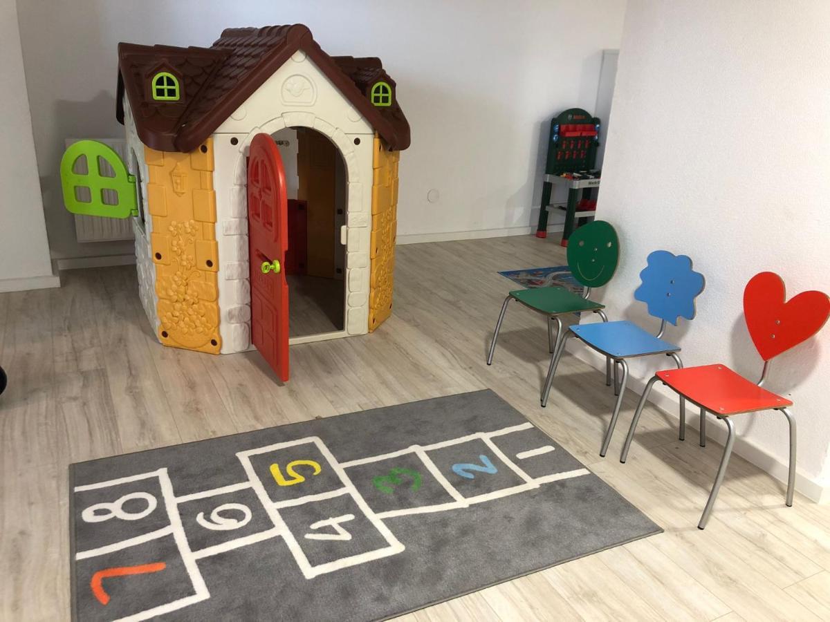 Piso En El Centro Hasta 8 Pax Con Garaje, Gimnasio, Ludoteca Y Salas De Reuniones *