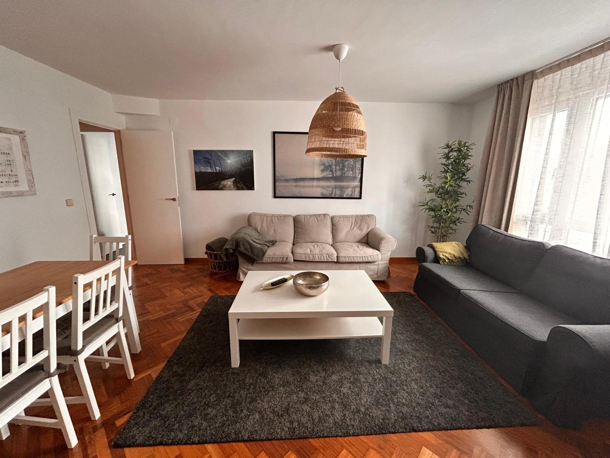 Apartamento Piso En El Centro Hasta 8 Pax Con Garaje, Gimnasio, Ludoteca Y Salas De Reuniones *