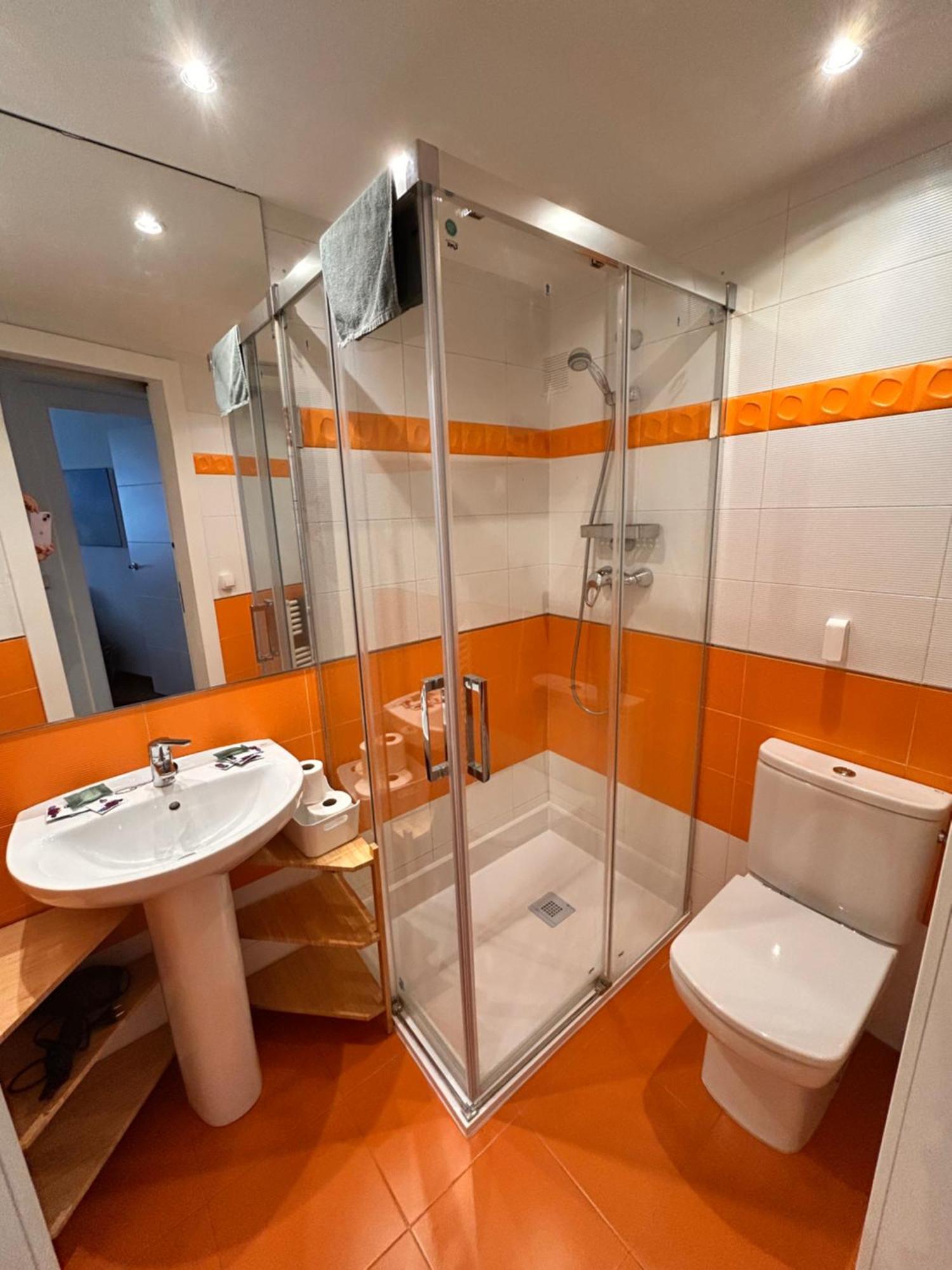 Apartamento Piso En El Centro Hasta 8 Pax Con Garaje, Gimnasio, Ludoteca Y Salas De Reuniones Oviedo